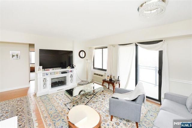 125 Prospect Avenue 10C, Hackensack, NJ 07601