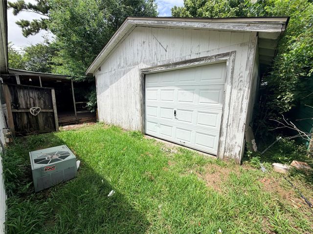 2110 Flynn Drive, Pasadena, TX 77502