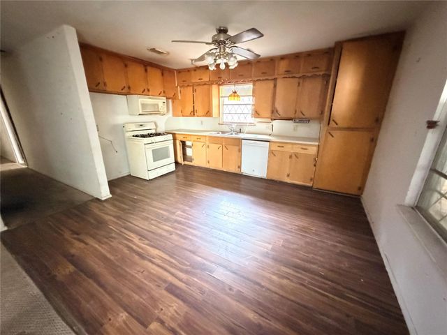 2110 Flynn Drive, Pasadena, TX 77502