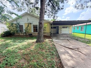 2110 Flynn Drive, Pasadena, TX 77502