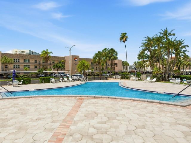 7920 SUN ISLAND DRIVE S 202, South Pasadena, FL 33707