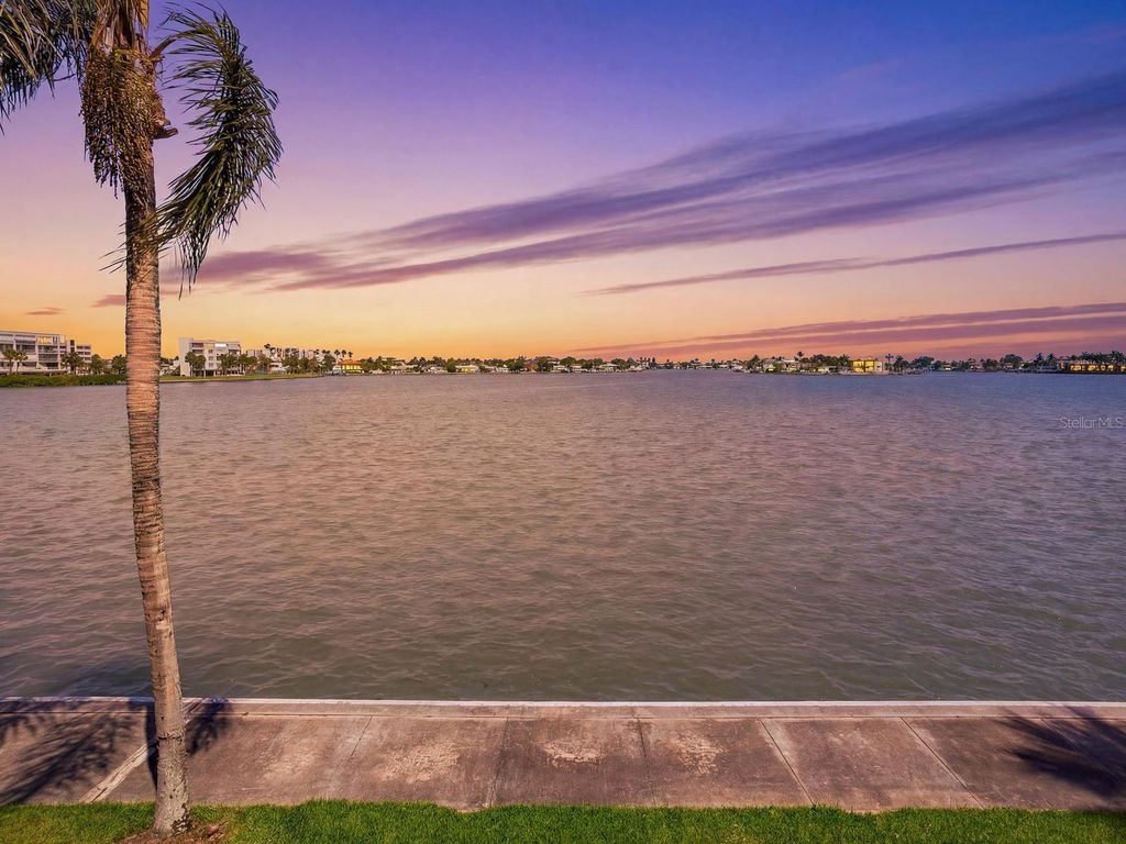7920 SUN ISLAND DRIVE S 202, South Pasadena, FL 33707