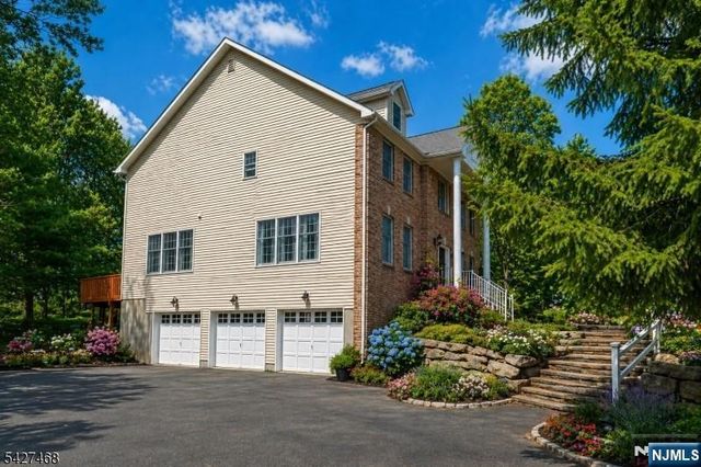 20 Sleepy Hollow Road, Denville Township, NJ 07834