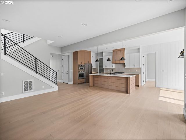 3664 Nw LANA Pl, Portland, OR 97229