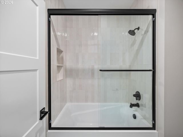 3664 Nw LANA Pl, Portland, OR 97229