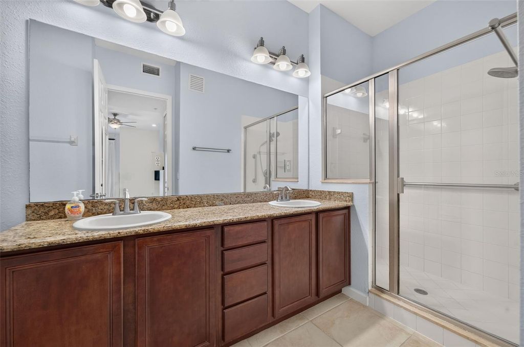 Image 15 of property listing at 4407 ETHAN LANE 29-101, Orlando, FL 32814