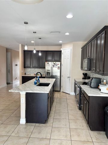 4866 68TH STREET CIRCLE E, Bradenton, FL 34203