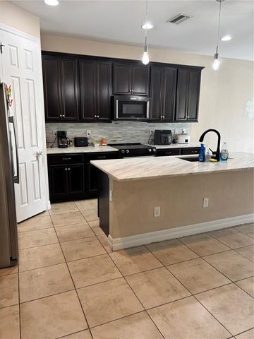 4866 68TH STREET CIRCLE E, Bradenton, FL 34203