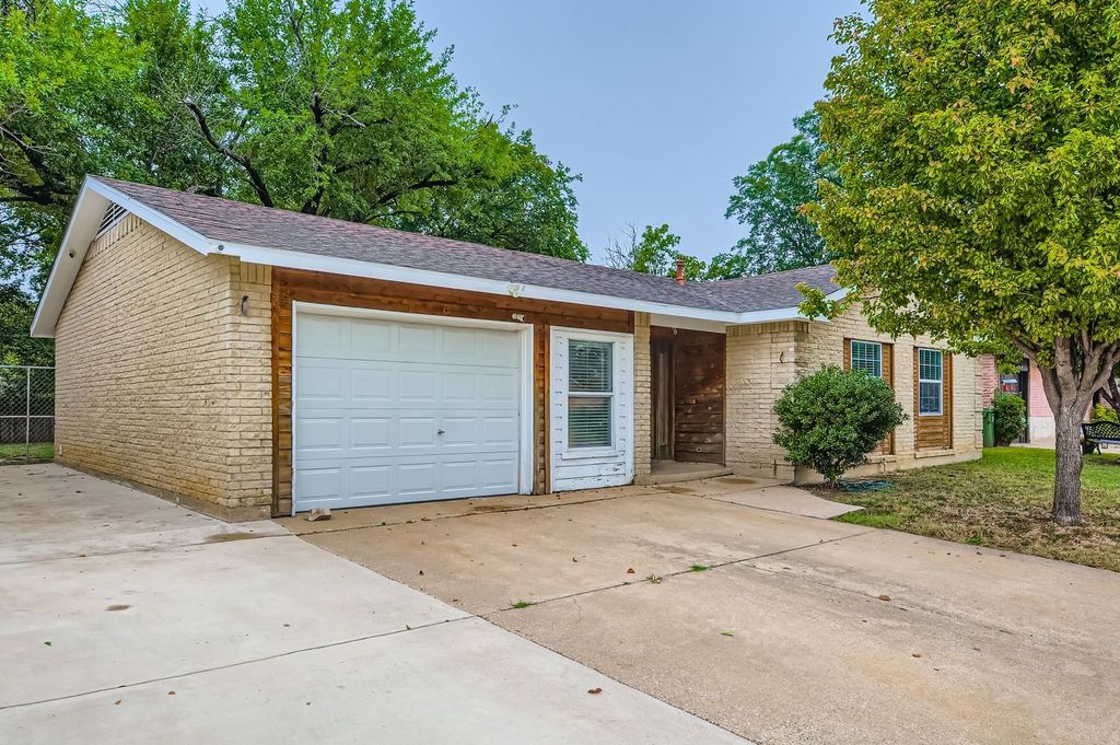 1405 Carla Avenue, Arlington, TX 76014
