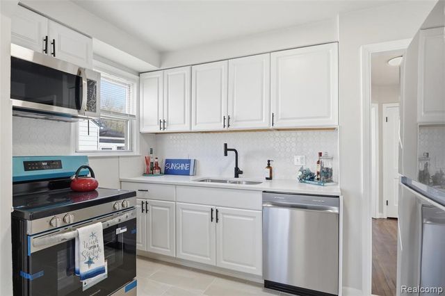 1059 Farnham Avenue, Lincoln Park, MI 48146