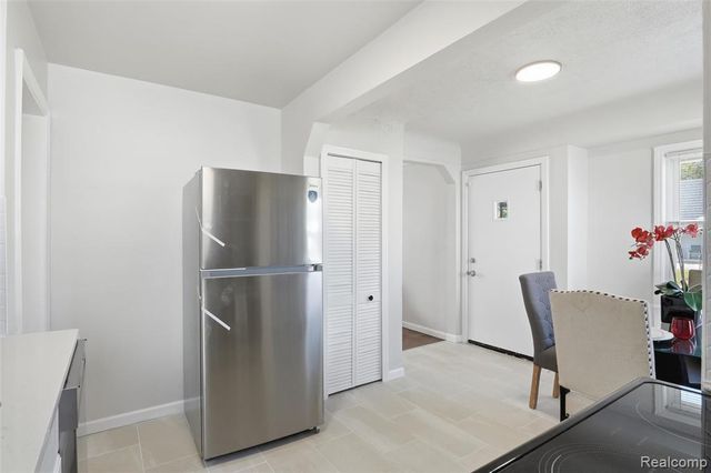 1059 Farnham Avenue, Lincoln Park, MI 48146