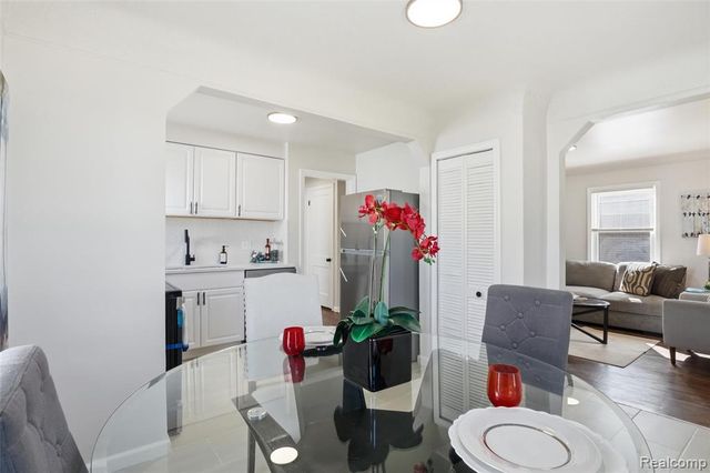 1059 Farnham Avenue, Lincoln Park, MI 48146