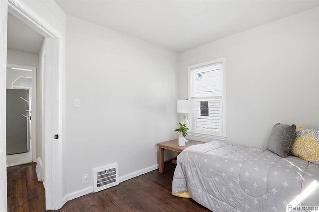 1059 Farnham Avenue, Lincoln Park, MI 48146