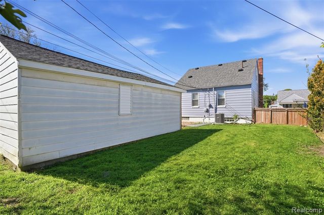 1059 Farnham Avenue, Lincoln Park, MI 48146
