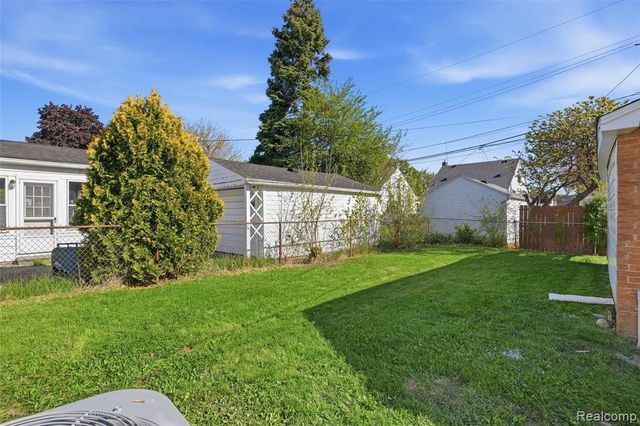 1059 Farnham Avenue, Lincoln Park, MI 48146