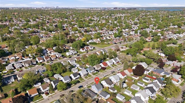 1059 Farnham Avenue, Lincoln Park, MI 48146