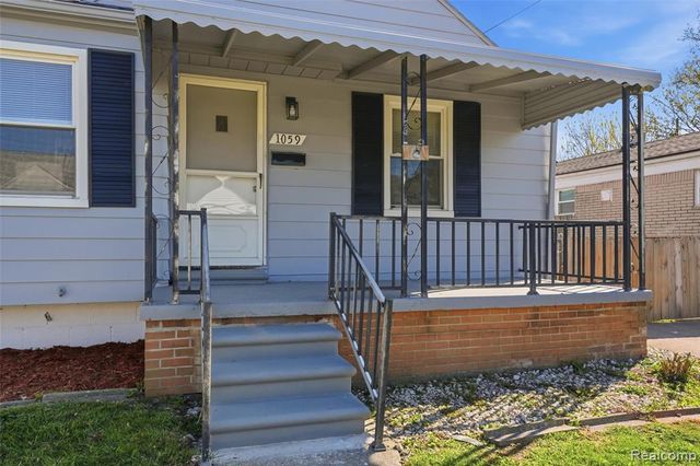 1059 Farnham Avenue, Lincoln Park, MI 48146