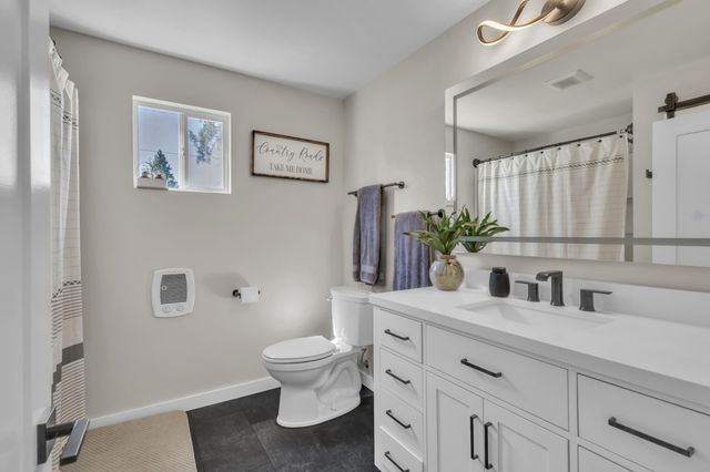 304 N 4th St, Cheney, WA 99004