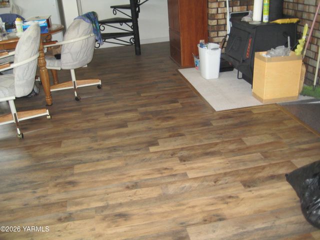 8711 Postma Rd, Moxee, WA 98936