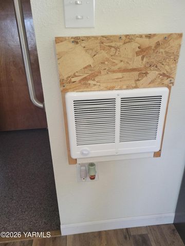 8711 Postma Rd, Moxee, WA 98936