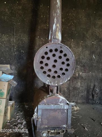 8711 Postma Rd, Moxee, WA 98936