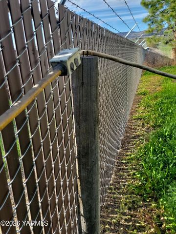 8711 Postma Rd, Moxee, WA 98936