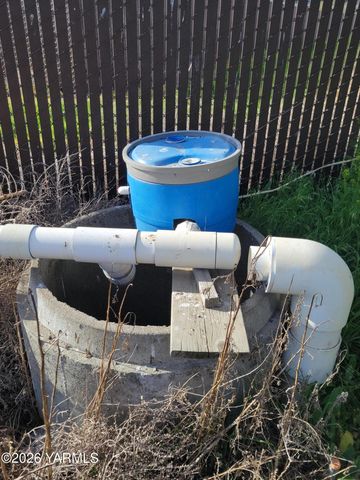 8711 Postma Rd, Moxee, WA 98936