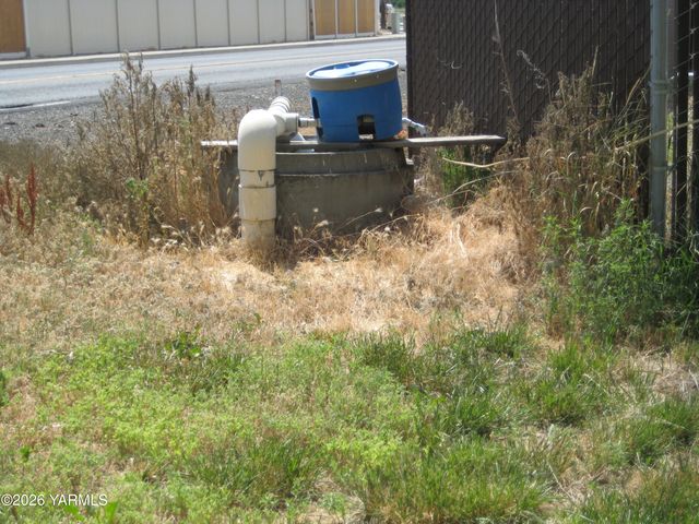 8711 Postma Rd, Moxee, WA 98936