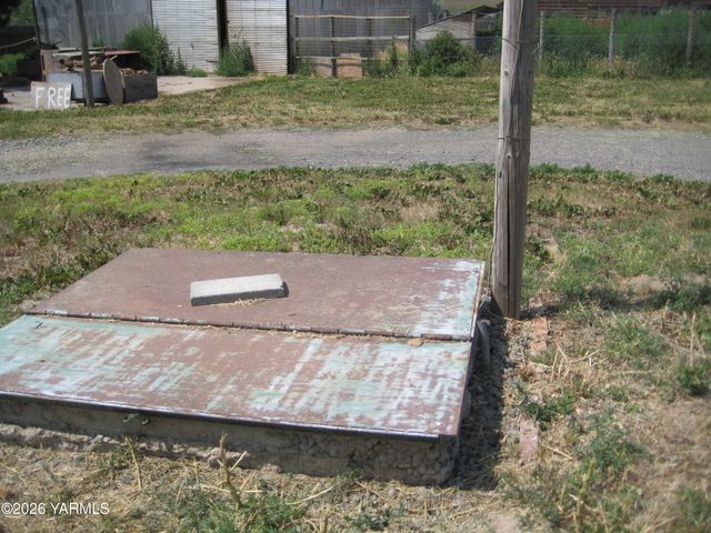 8711 Postma Rd, Moxee, WA 98936