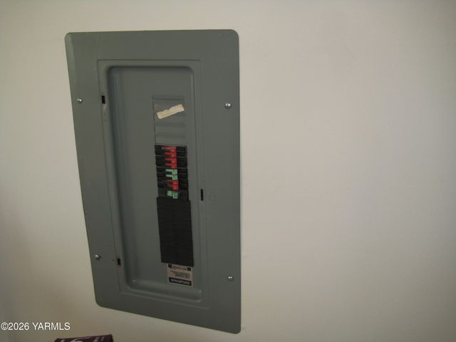 8711 Postma Rd, Moxee, WA 98936