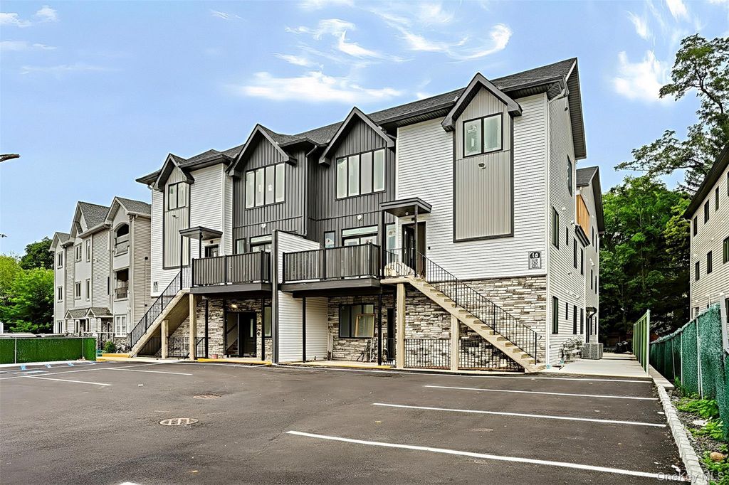 16 Phyllis Terrace 301, Monsey, NY 10952 — exterior