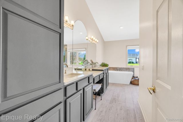 9493 Aspen View Drive, Grand Blanc Charter Township, MI 48439