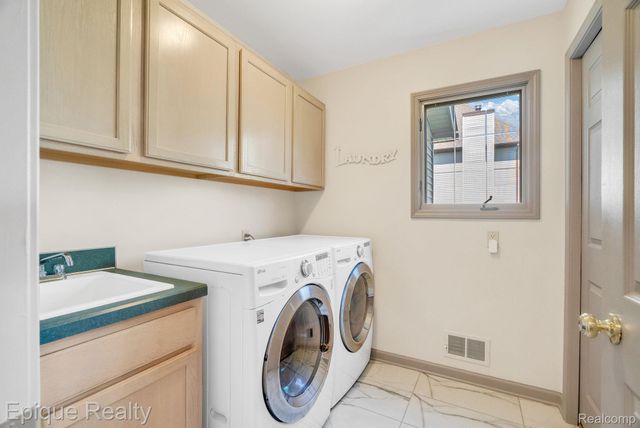 9493 Aspen View Drive, Grand Blanc Charter Township, MI 48439