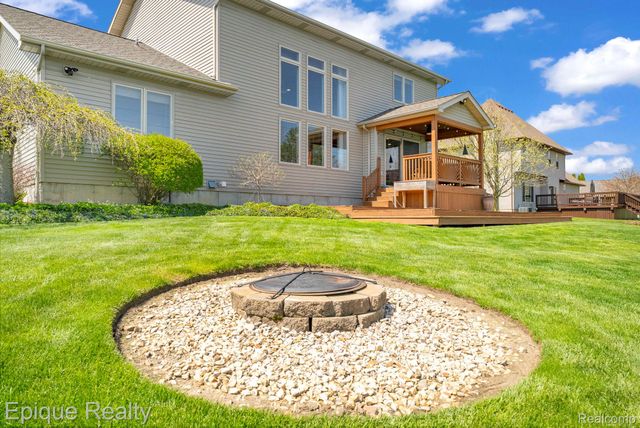 9493 Aspen View Drive, Grand Blanc Charter Township, MI 48439