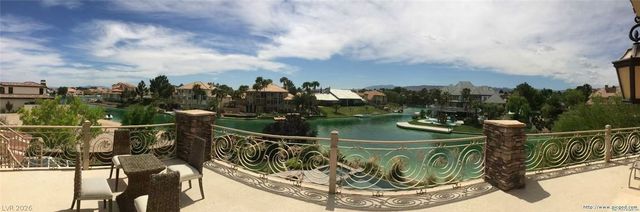 8741 Newport Isle Court, Las Vegas, NV 89117