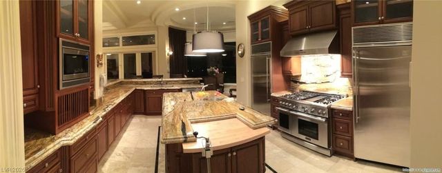 8741 Newport Isle Court, Las Vegas, NV 89117