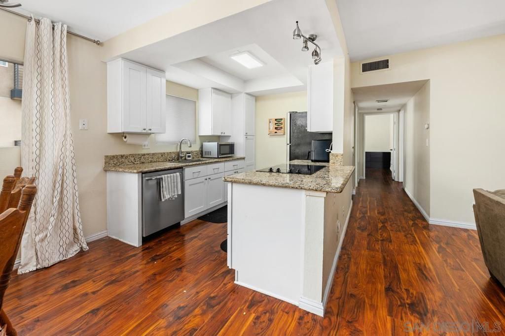 Image 6 of property listing at 4550 Glacier 7, San Diego, CA 92120