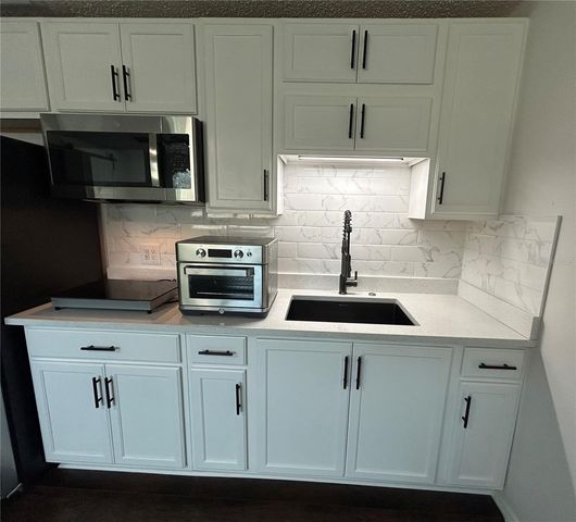 4720 7TH AVENUE N B, St Petersburg, FL 33713