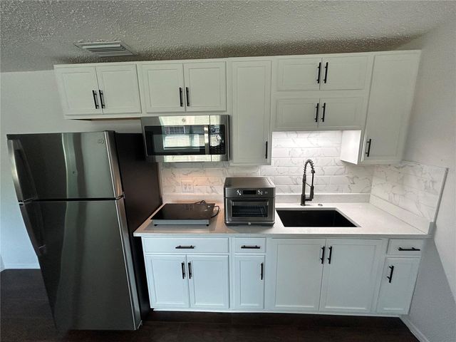 4720 7TH AVENUE N B, St Petersburg, FL 33713