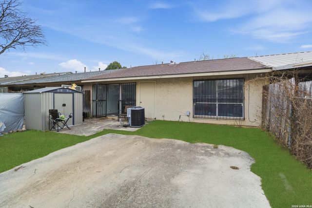 7233 Glen Bay Dr, San Antonio, TX 78239