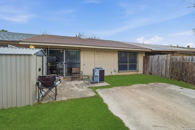 7233 Glen Bay Dr, San Antonio, TX 78239