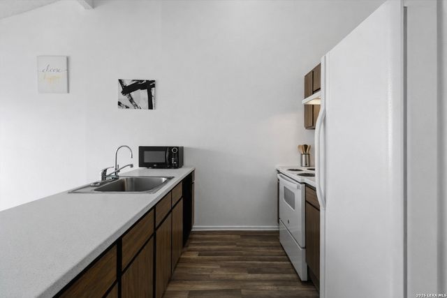 7233 Glen Bay Dr, San Antonio, TX 78239