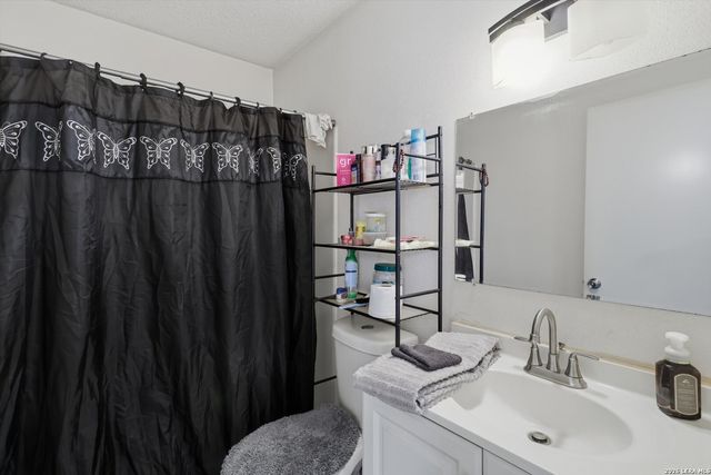 7233 Glen Bay Dr, San Antonio, TX 78239