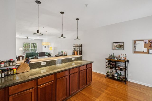 521 Chicago Avenue H, Evanston, IL 60202