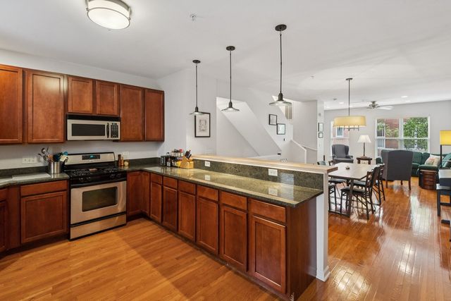 521 Chicago Avenue H, Evanston, IL 60202