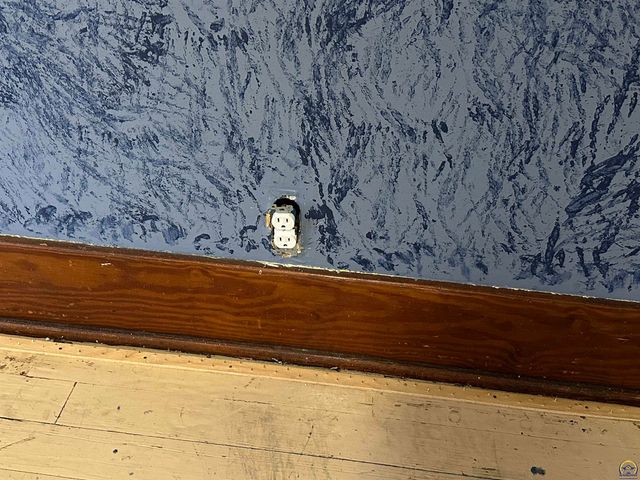 326 SW Quinton AVE, Topeka, KS 66606