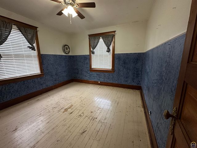 326 SW Quinton AVE, Topeka, KS 66606