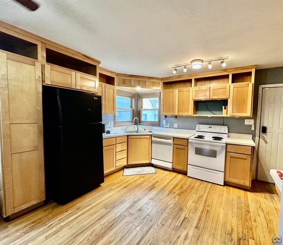 326 SW Quinton AVE, Topeka, KS 66606