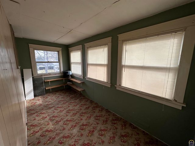 326 SW Quinton AVE, Topeka, KS 66606