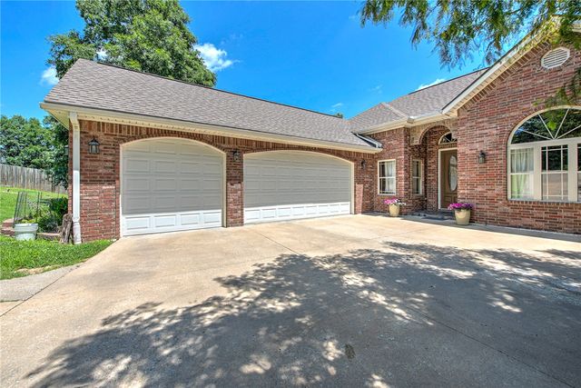 3 Buckfast Lane, Bella Vista, AR 72714